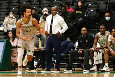 Pregame disaster leads to men’s basketball loss
