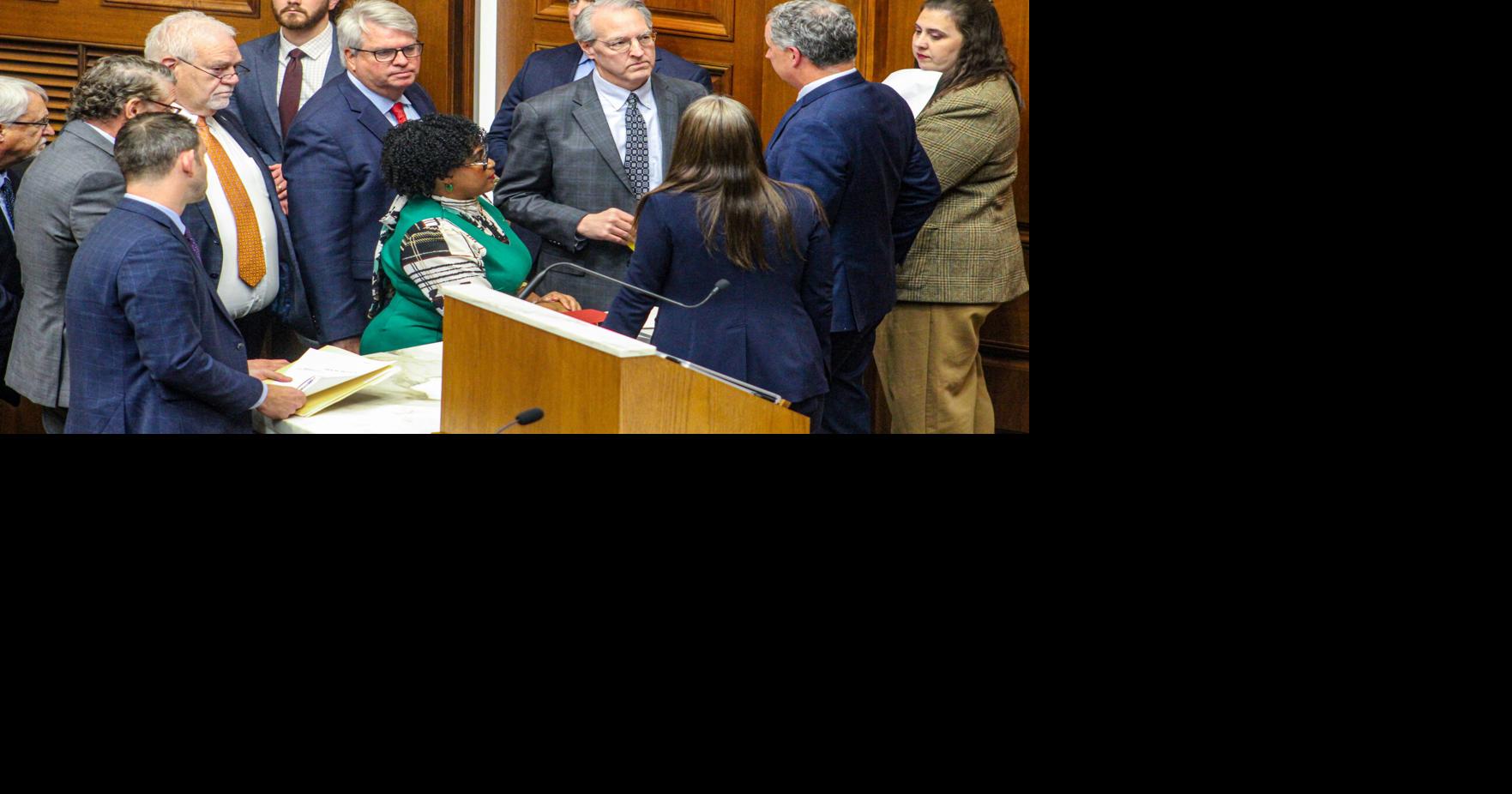 Indiana House pushes early redistricting forward in a raucous special session Monday