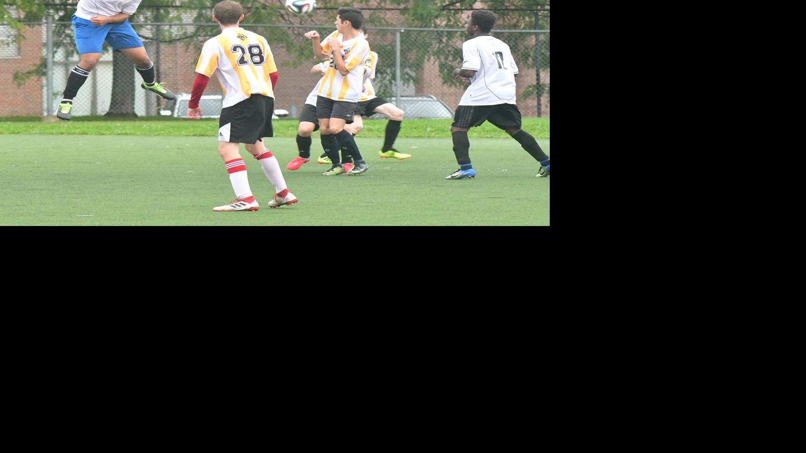 Lcchs Upsets Undefeated John Rennie In Rain Soaked Game Sports Thesuburban Com