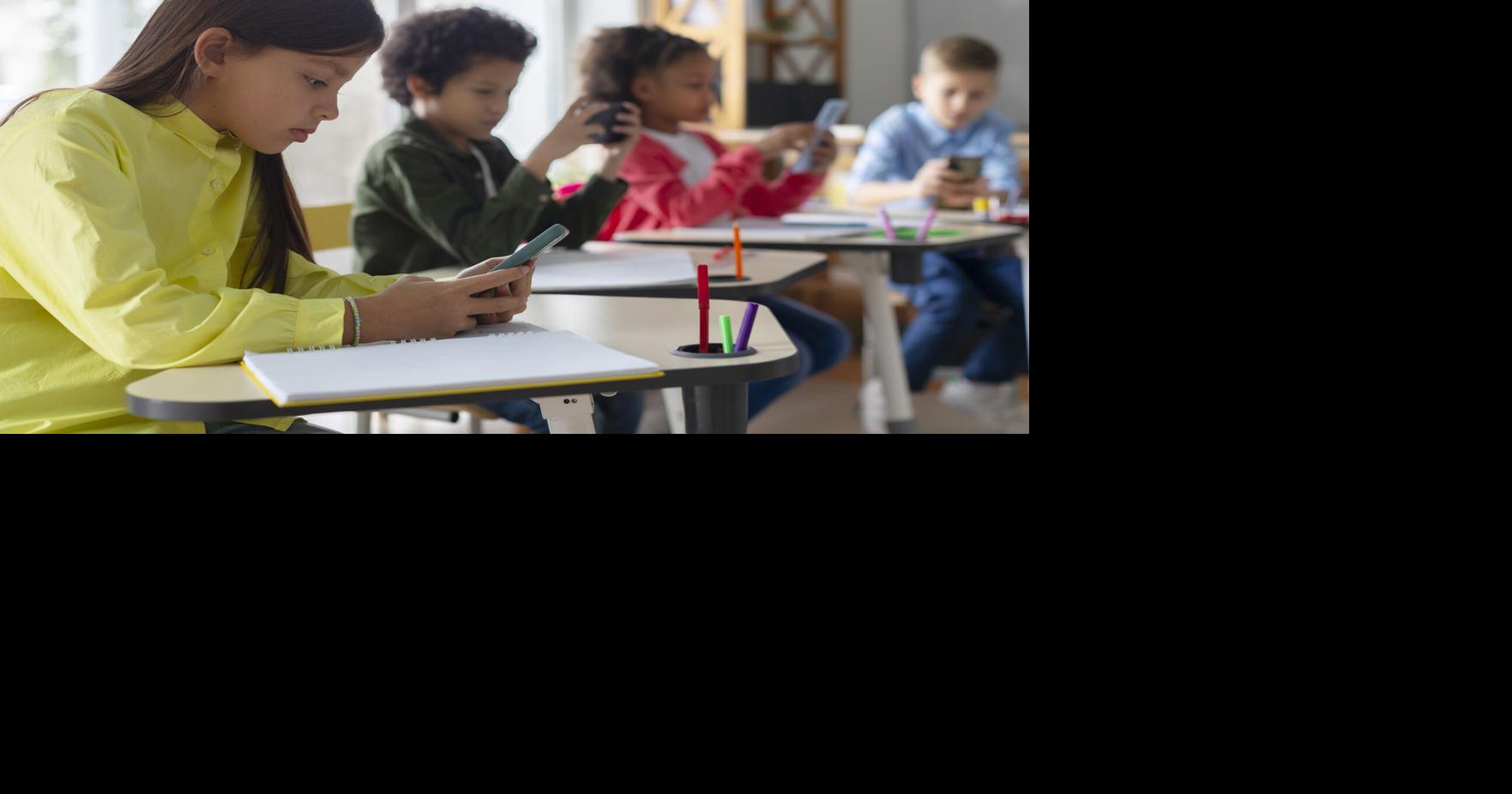 Students have mixed reactions to school cellphone ban | News ...