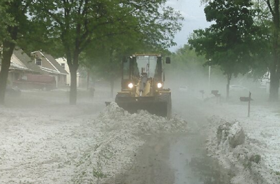 Strong winds cut power to thousands of Quebec homes | Suburban Weather ...
