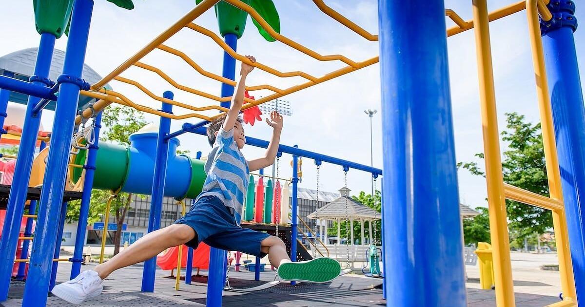 1 In 10 Kids Rarely Venture Outside To Play, Poll Finds | Health 1 In 10 Kids Rarely Venture Outside To Play, Poll Finds | Health