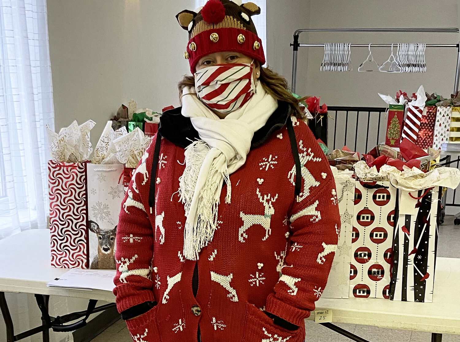 Christmas cheer delivered to seniors by teams of volunteers - Vimarsana News