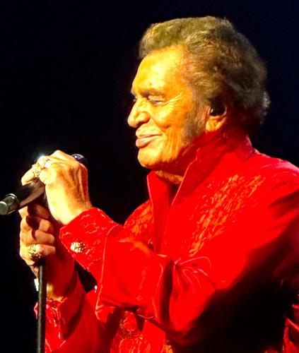 LuAnn Thibodeau: Engelbert Humperdinck's Last Waltz Farewell Tour captivates Canadians | Music | thesuburban.com