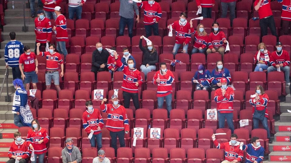 Canadiens fans outside Bell Centre force lockdown inside with