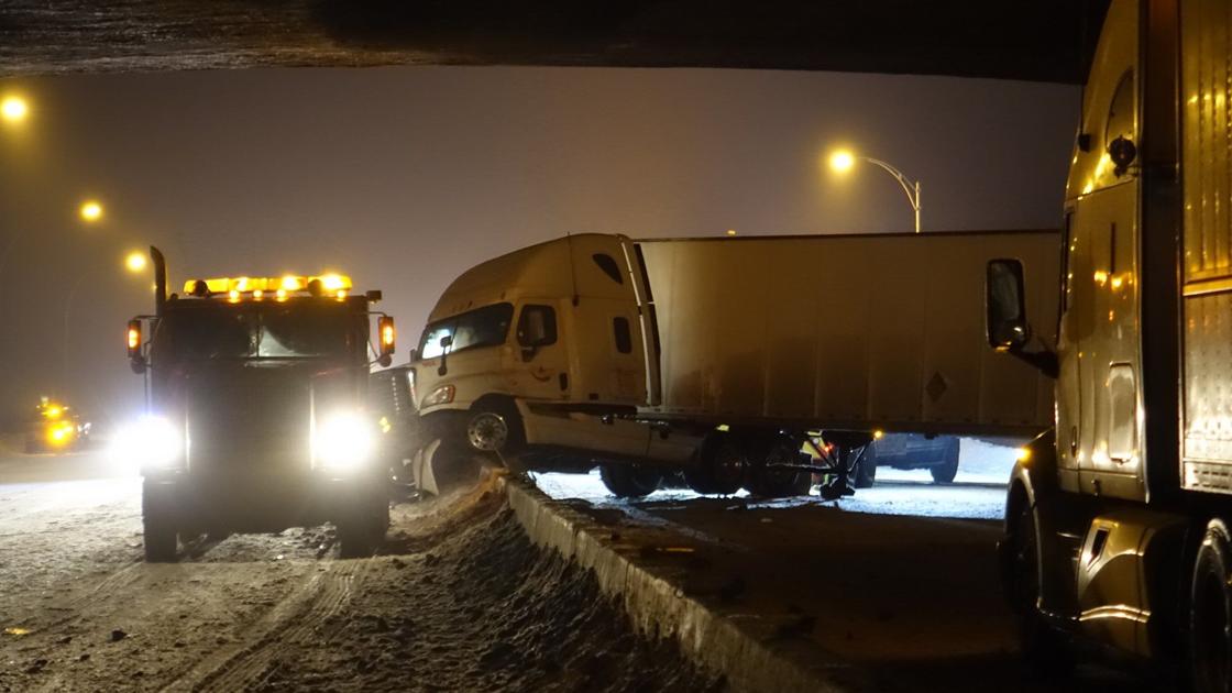 Freeze Thaw Winter Weather Wearing Down Montreal Suburban
