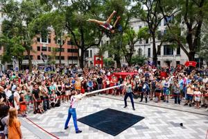 Montreal Completement Cirque