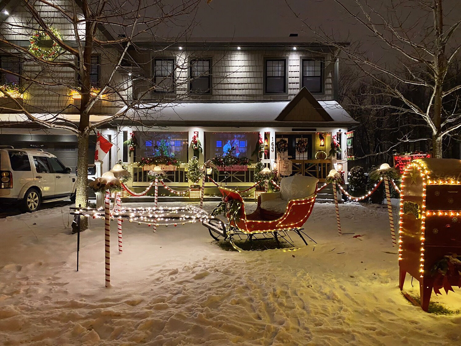 Deck the halls with lights on Broadview - Vimarsana News