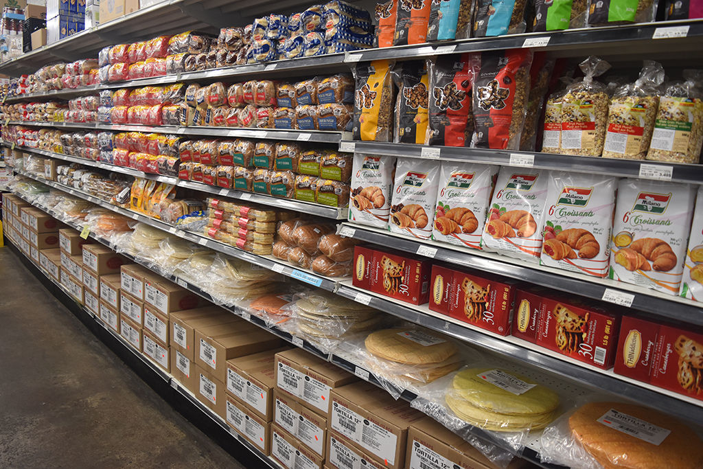 Aubut Distribution Alimentaire the no membership fees mega grocery