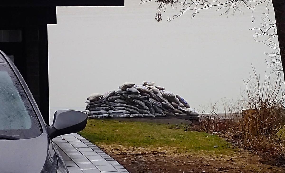 Americans Hydro Quebec Shut Sluices To Stem Flood Damage News Thesuburban Com