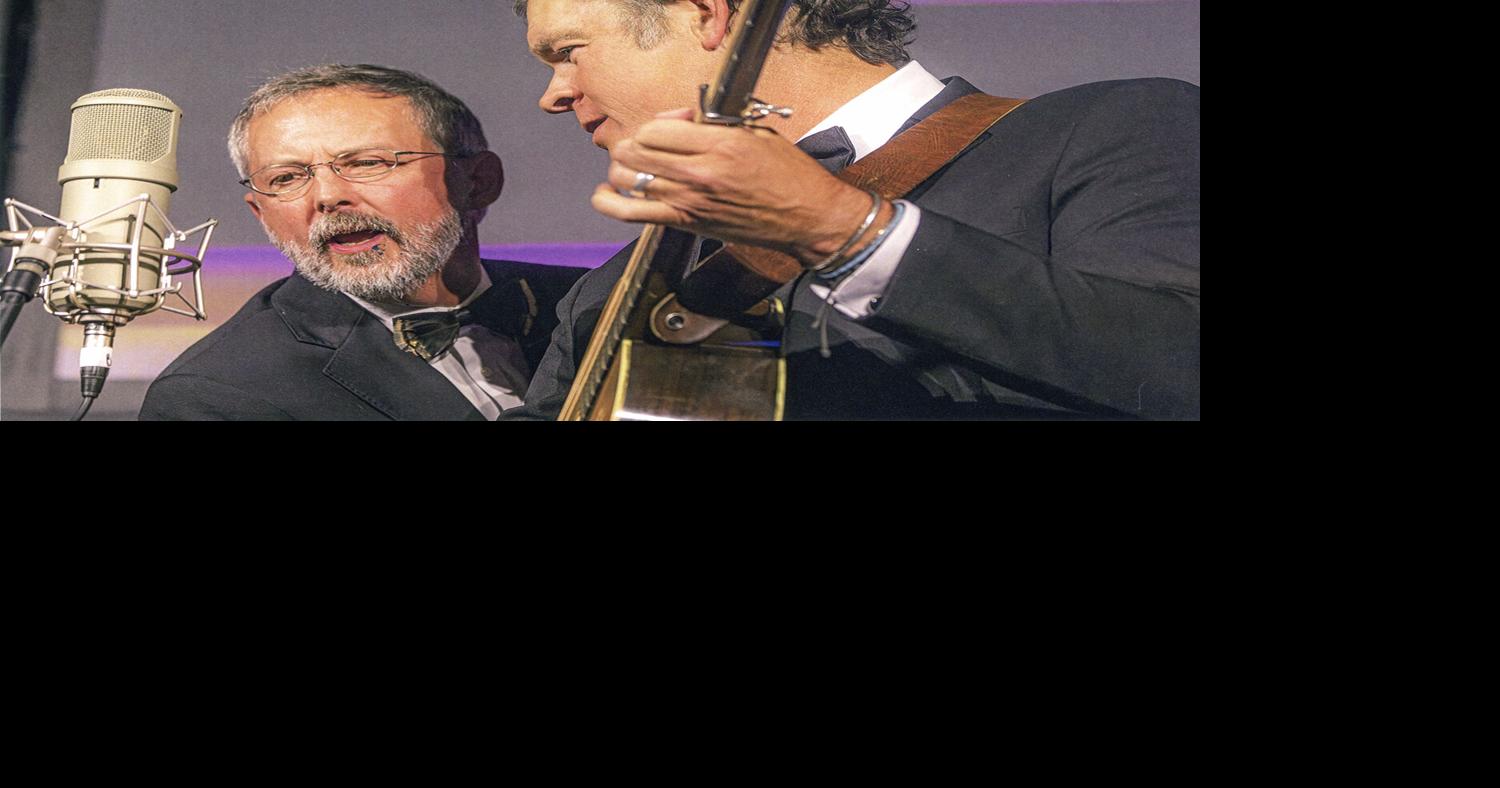 Governor comes west, recognizes high achievers