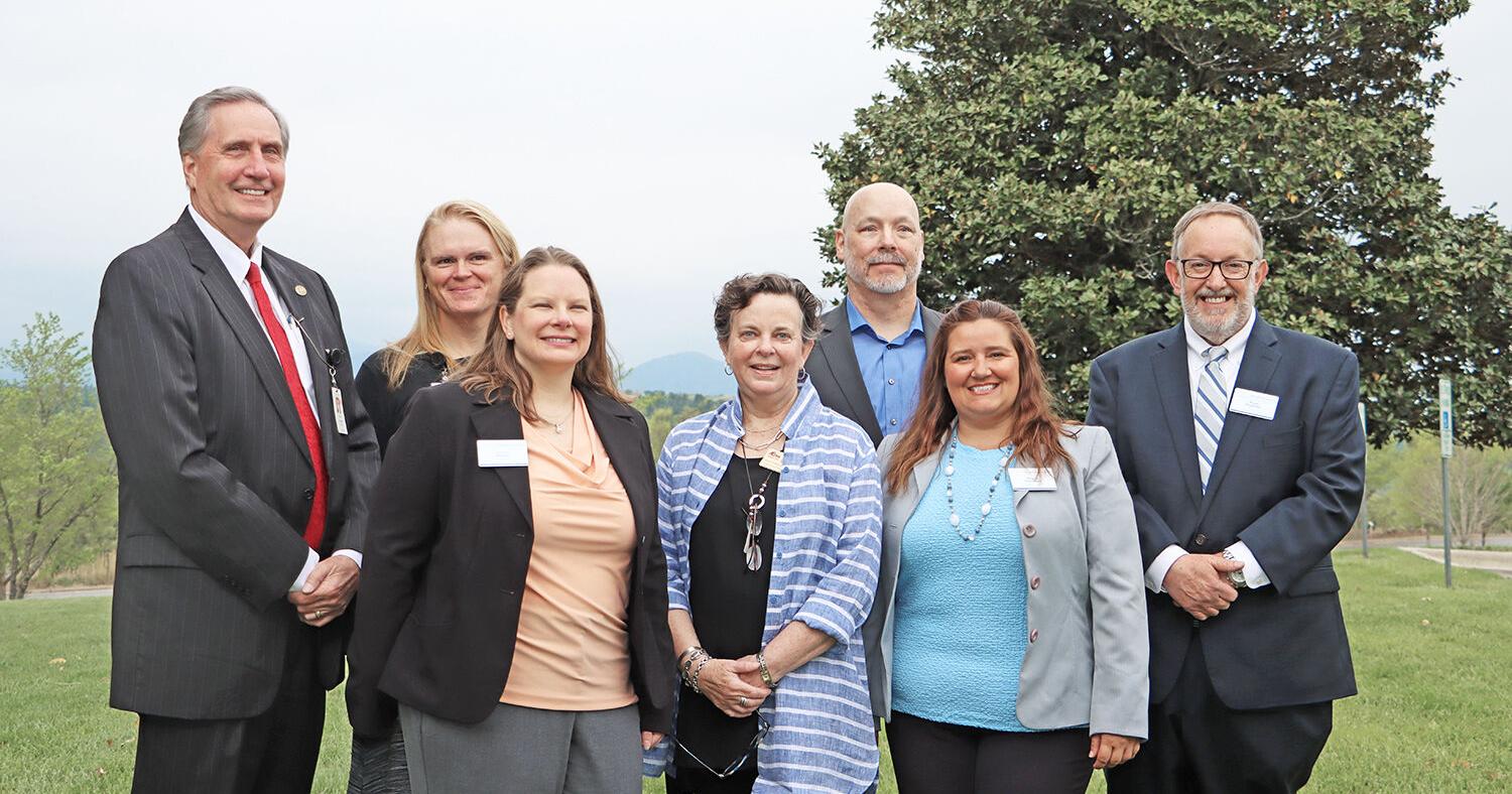 Four SCC employees complete regional leadership academy - Vimarsana News
