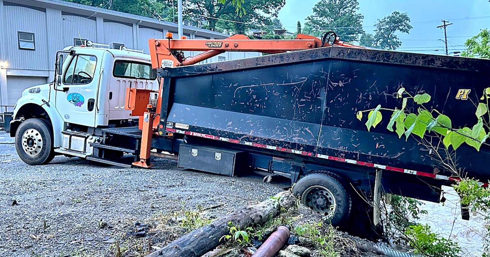 Scotts Creek wall failure almost claims town truck - Vimarsana News