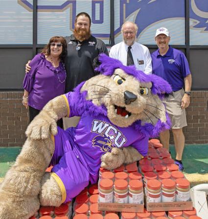 Ingles helps ‘Feed the Cats’