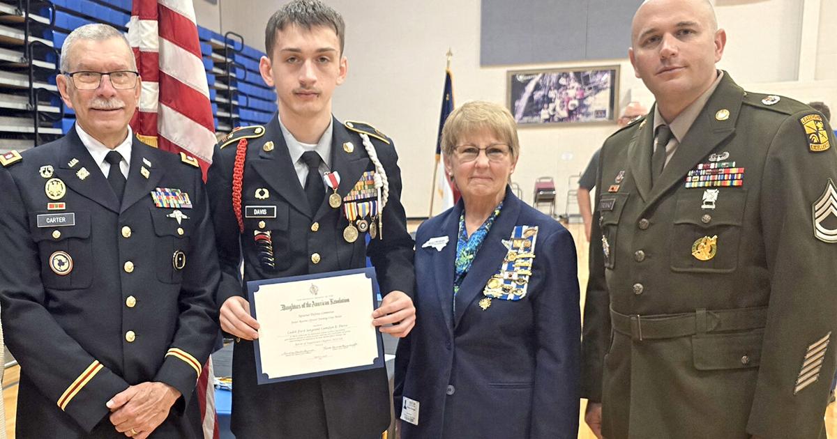 Sergeant Rotc DAR honors SMHS ROTC Cadet 1st Sergeant Davis | A&E | thesylvaherald.com