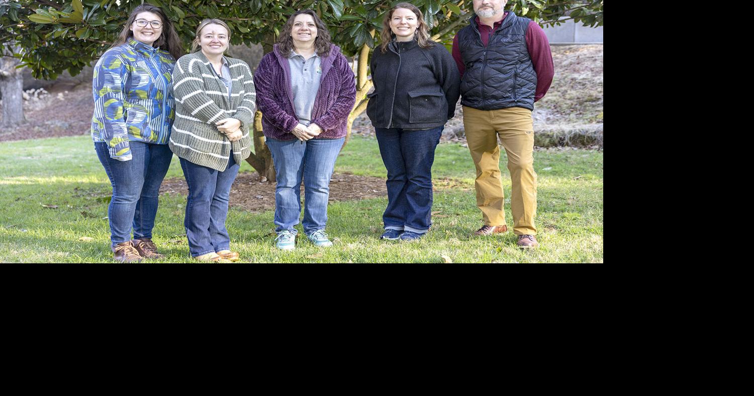 Five SCC employees complete leadership training