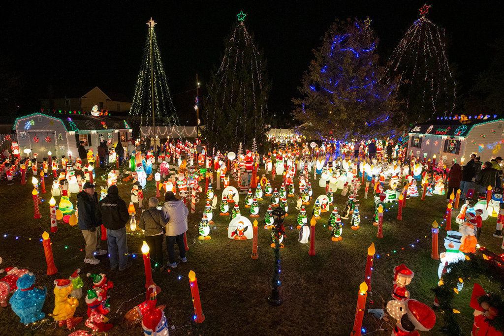 Peckville Christmas House brings out smiles | News | thetimes-tribune.com