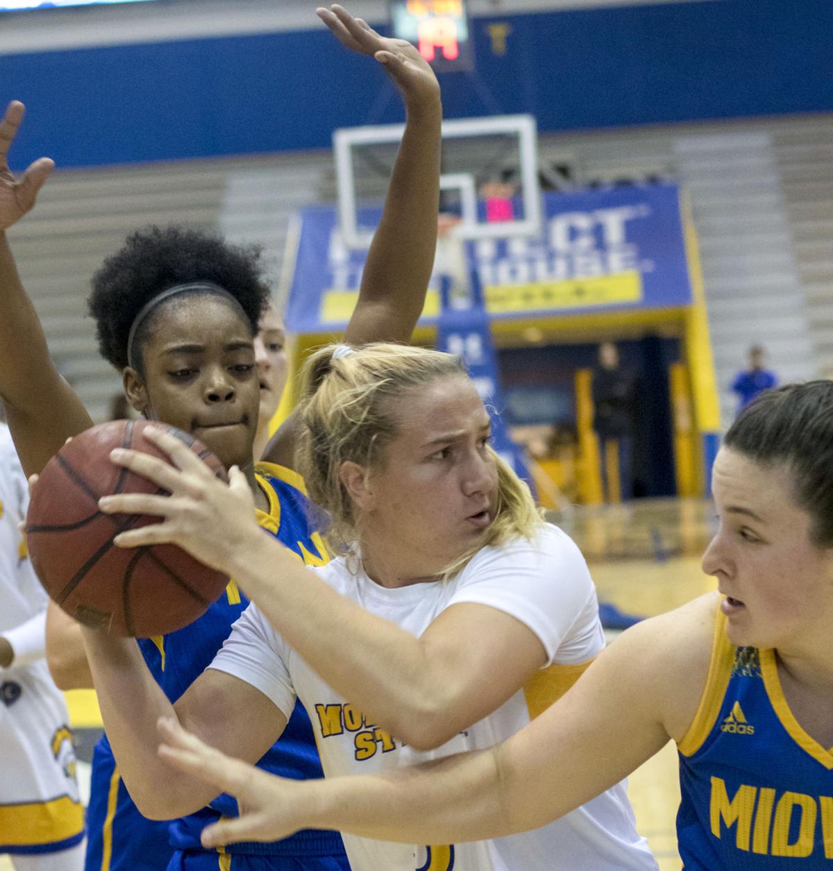 Women S Basketball Takes Care Of Business Against Midway Ky