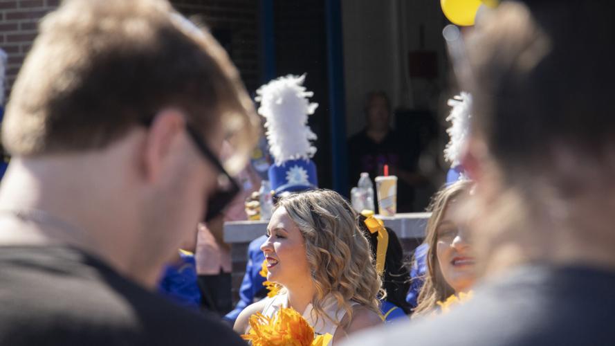 Tailgate reunites Eagles from all generations Life & Arts