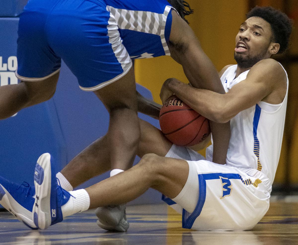Men S Basketball Rallies Past Eastern Illinois News