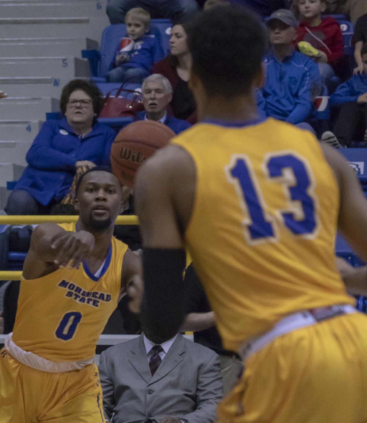 Men S Hoops Overcomes 14 Point Deficit Defeats Semo 73 69 News