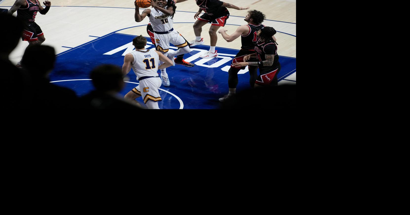 Men’s basketball falls to Southeast Missouri State, 74-70