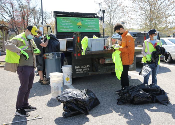 PHOTOS Helping to keep it clean in downtown Pawcatuck Stonington