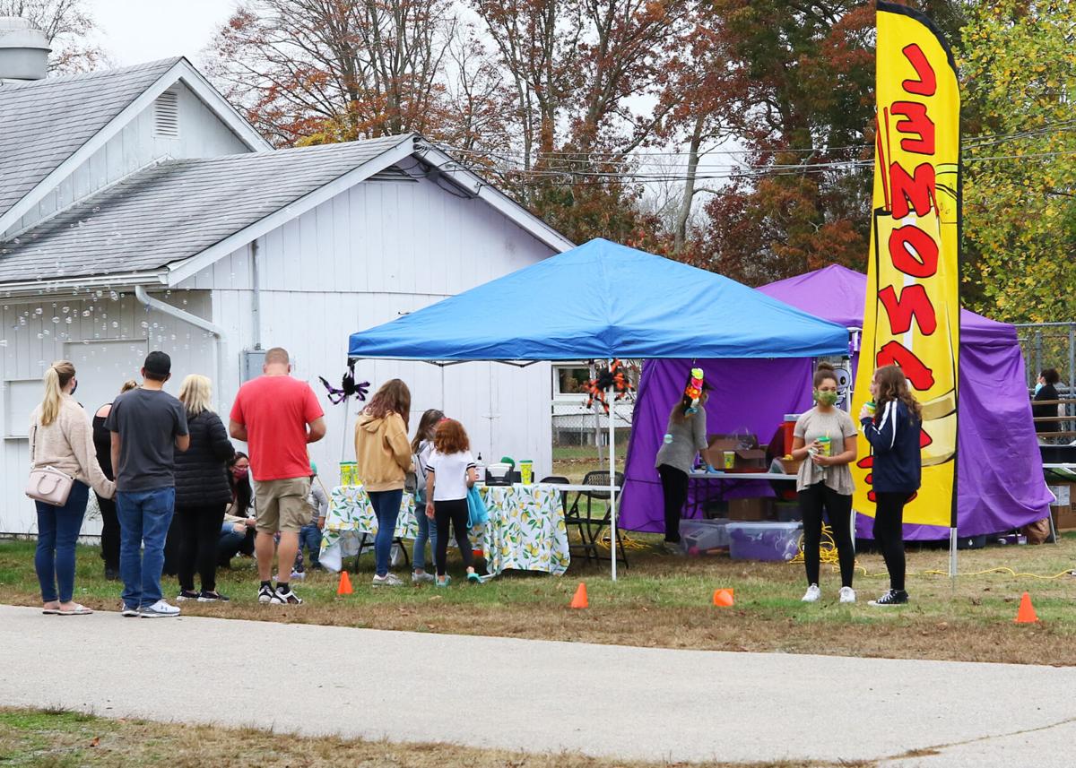 PHOTOS Food truck festival comes to North Stonington North