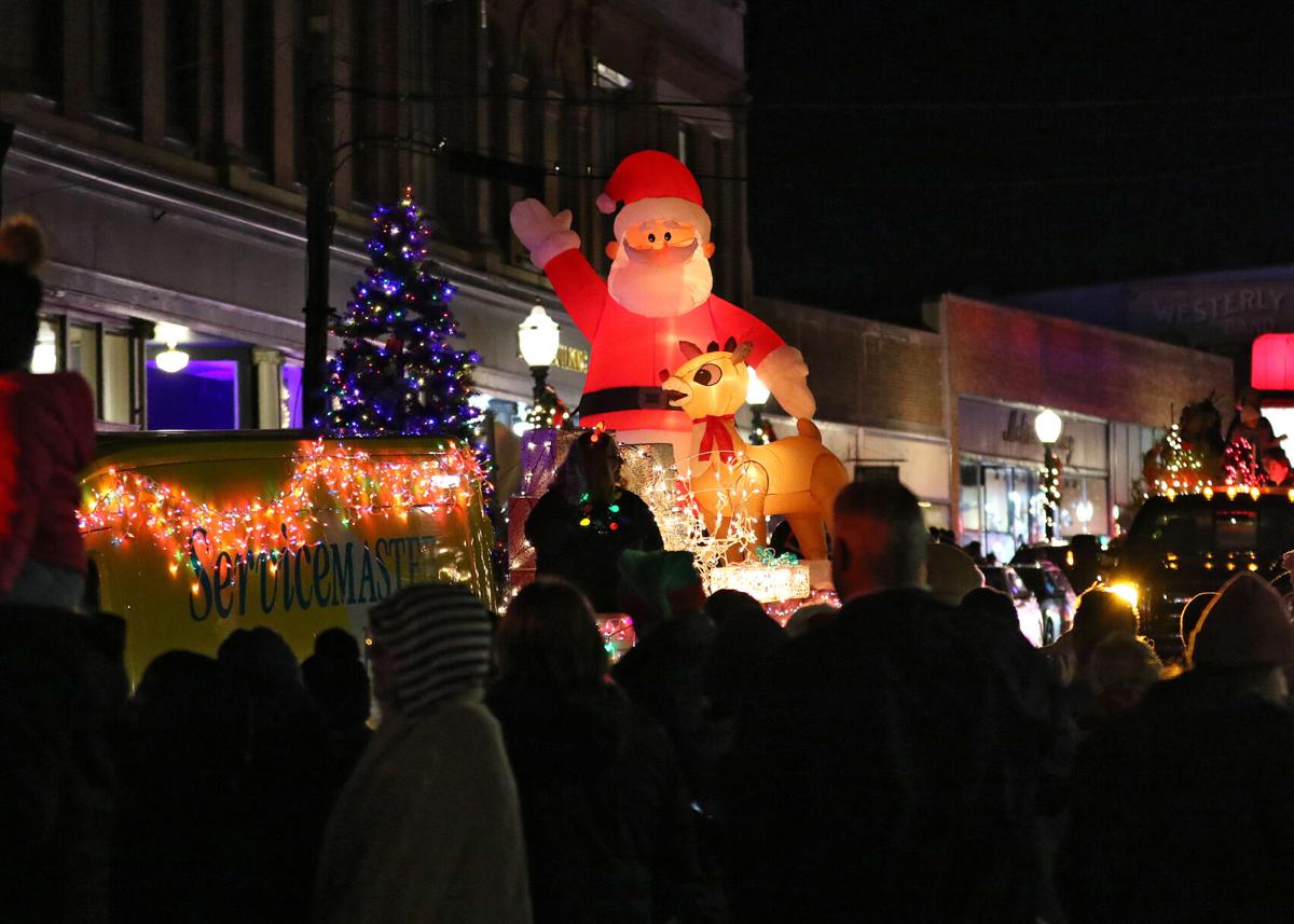 Qvc Christmas Parade 2022 Photos: Celebrating The Season With A Light Parade Extravaganza | Westerly  | Thewesterlysun.com