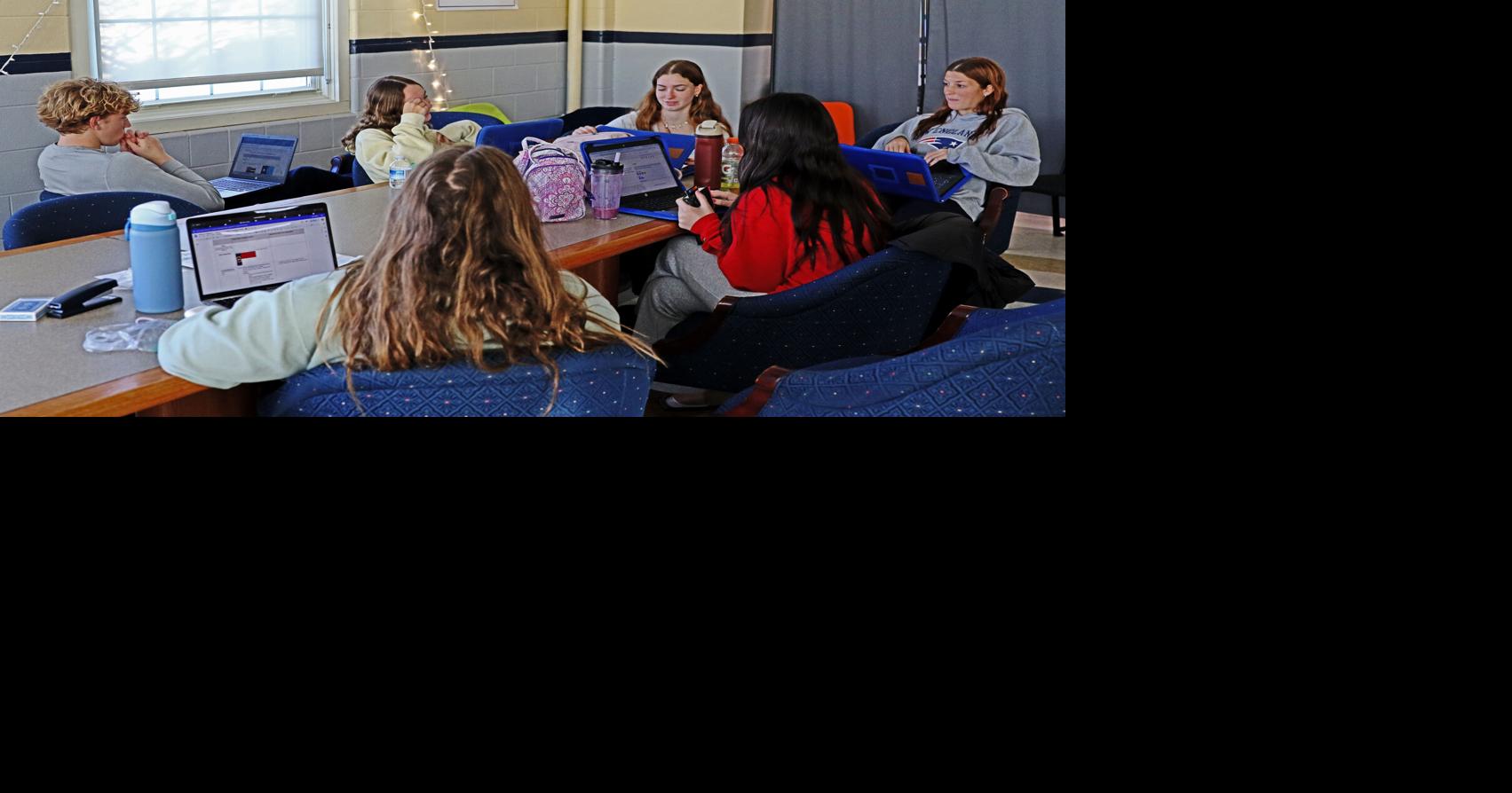 A place of their own: WHS seniors get a 'cozy' lounge | Daily-news ...
