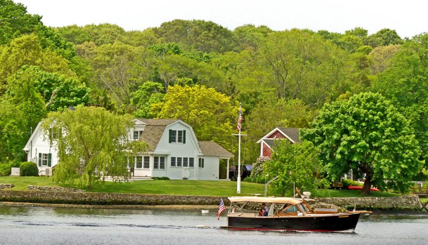 PHOTOS The charter yacht Encore chugs up the Pawcatuck River