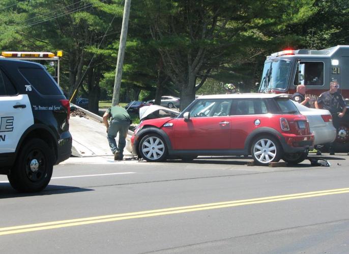 2 injured in headon crash along Route 1 in Stonington Police