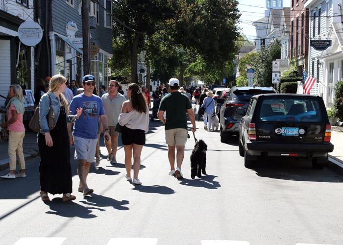 PHOTOS Plenty for everyone at the annual Stonington Borough Art Walk