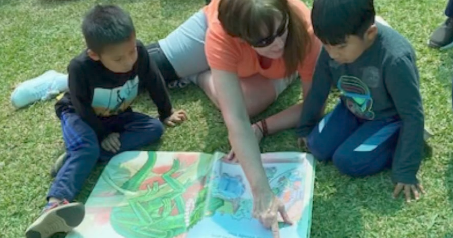 Envío de libros a niños en Guatemala | Noticias del porche delantero Envío de libros a niños en Guatemala | Noticias del porche delantero