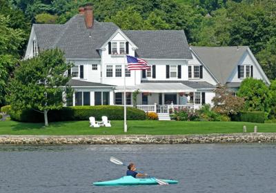 081919 MYS boaters on Mystic River 362.JPG