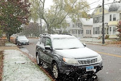 REG Seasin first snow shower 15400.JPG
