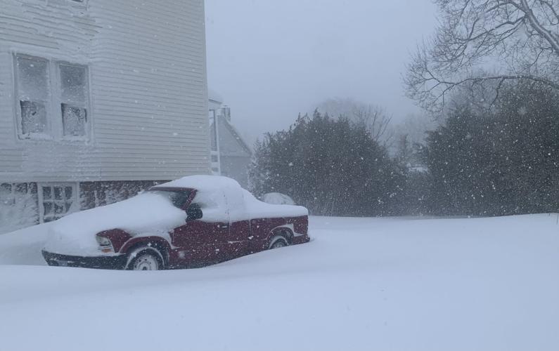 Thousands lose power, as blizzard slams region with heavy snow and high ...