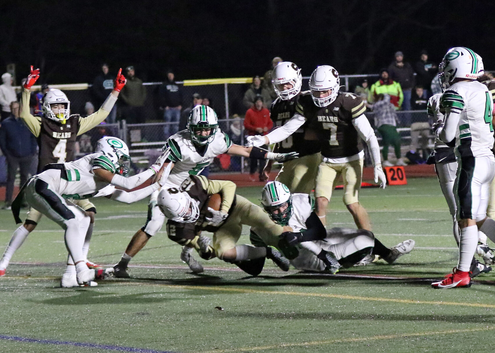 Griswold-Wheeler edges out Stonington in thrilling 33-30 victory