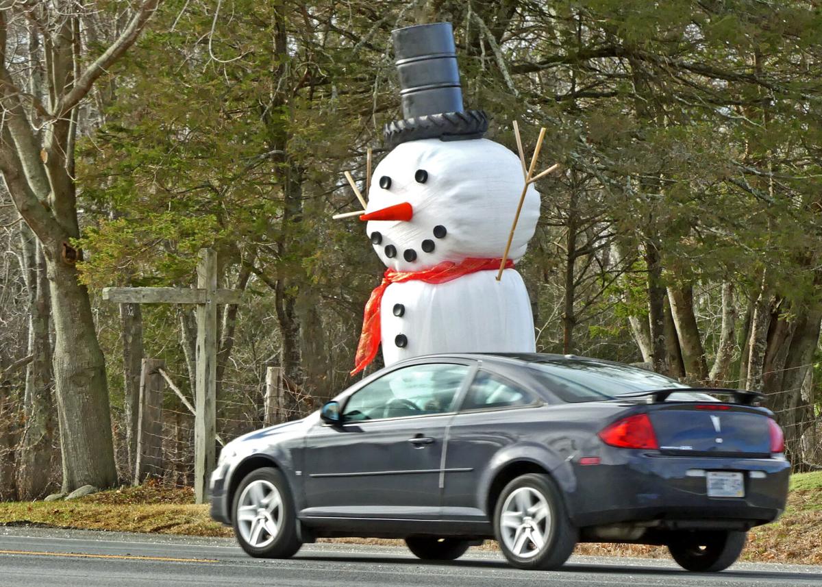 Photos Hay Bale Snowman Made For Winter Greets Motorists In Dunn S Corners Westerly Thewesterlysun Com