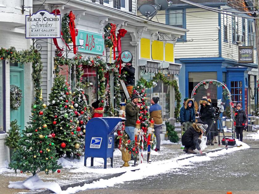 PHOTOS It's beginning to look a lot like Christmas again in Stonington