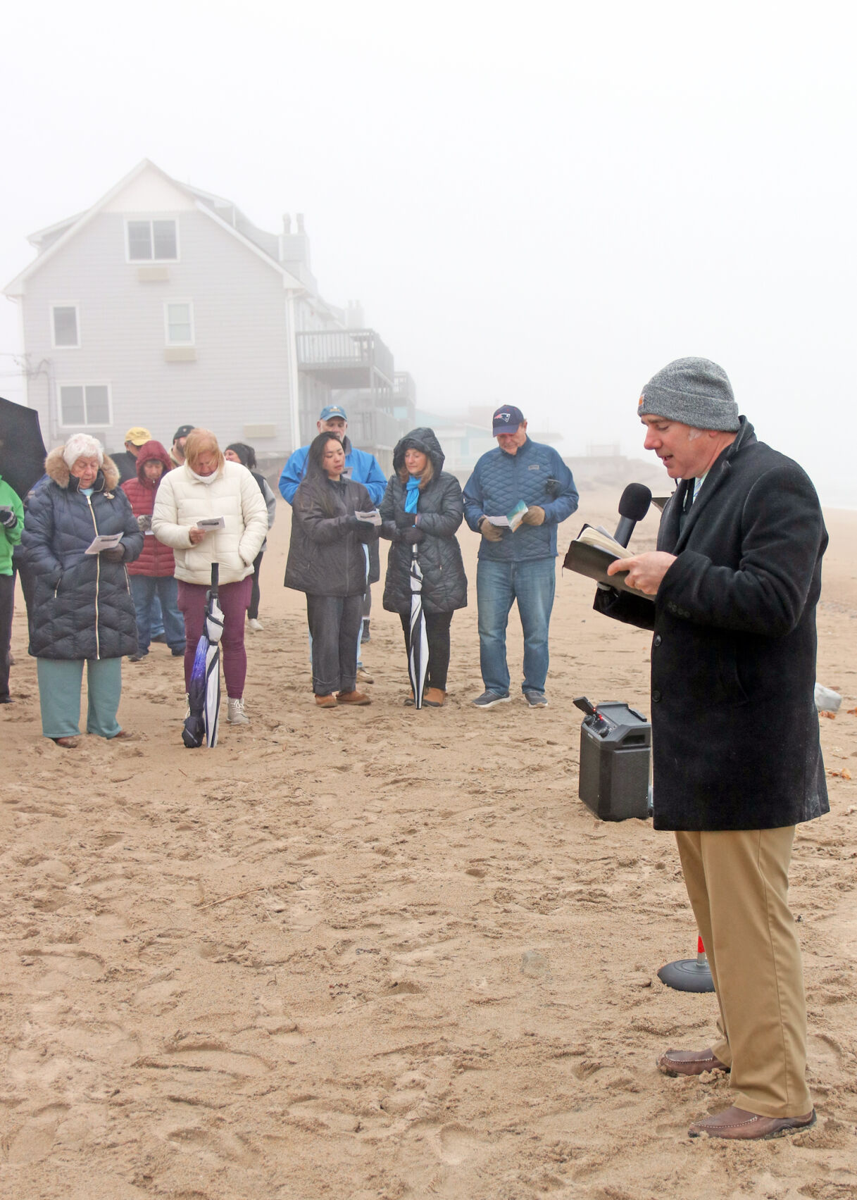 PHOTOS: Community Easter Sunrise Service at Westerly Town Beach | Daily ...