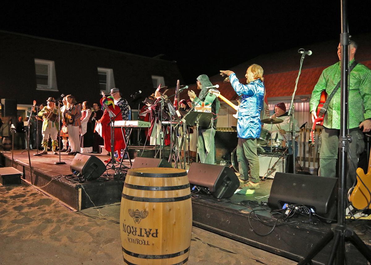 Photos Guy Fawkes Bonfire Night Celebrated In Misquamicut Westerly Thewesterlysun Com