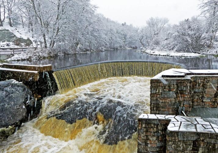 PHOTOS: Late-season storm blankets region with some early April snow ...