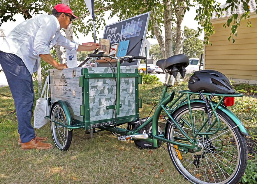 PHOTOS: A bicycle of books filled with summer stories - The Westerly Sun