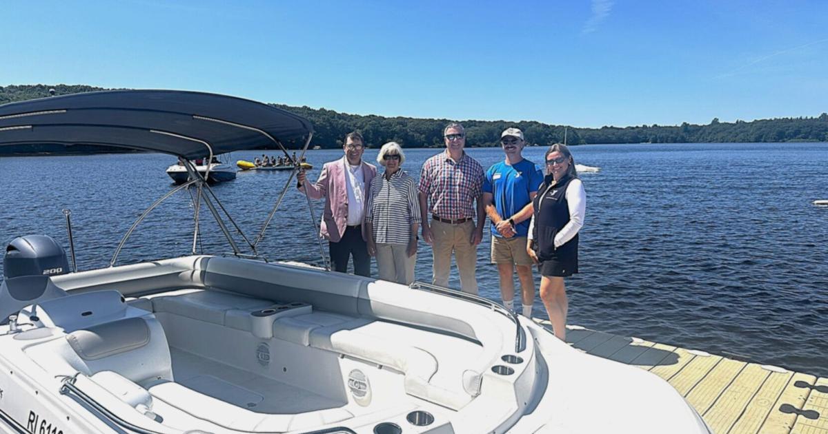 Yacht club sailing group, and an anonymous donor, give boat to YMCA's Camp Watchaug