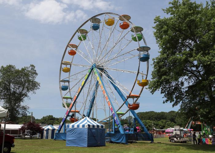 PHOTOS Workers setting up for North Stonington Agricultural Fair