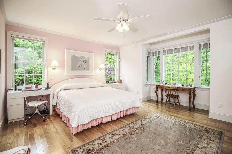 Elegant Winnapaug Cottages condo offers open layout, “treehouse” illusion