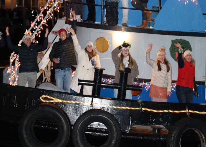 PHOTOS Boats light up the Mystic River for holiday parade Dailynews