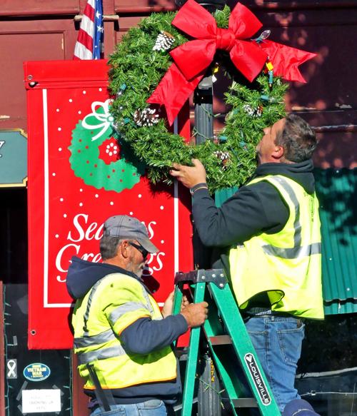 112119 PAW Xmas lights hung 1855.JPG