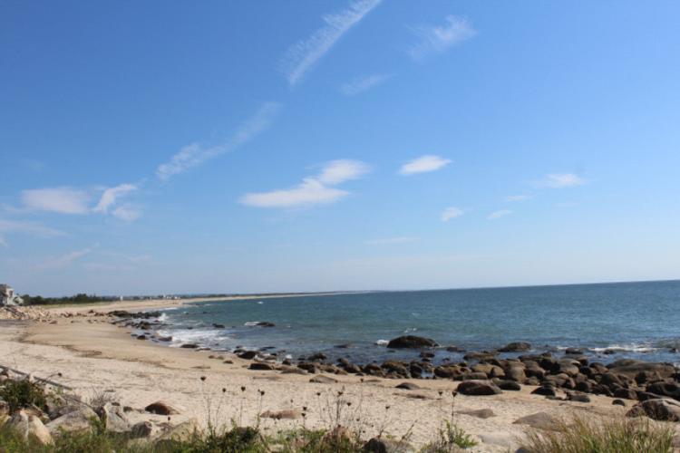 Cottage on Central Beach in Quonochontaug sells for 2.07 million News